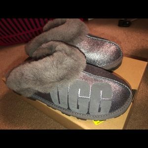 UGG SLIPPERS